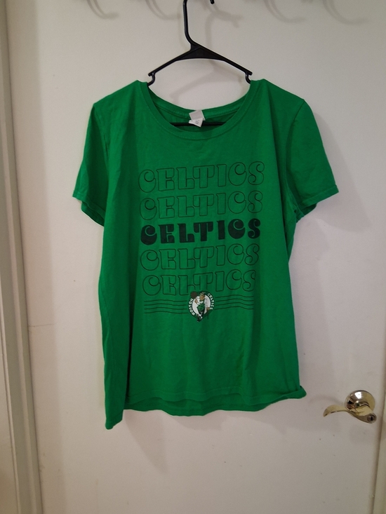 Fruit of the Loom Tops - Vintage Y2k Boston Celtics Green T-Shirt Women's XL NBA Basketball